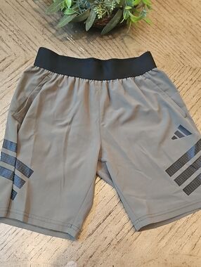 Adidas Boys Dark Green Shorts Size S